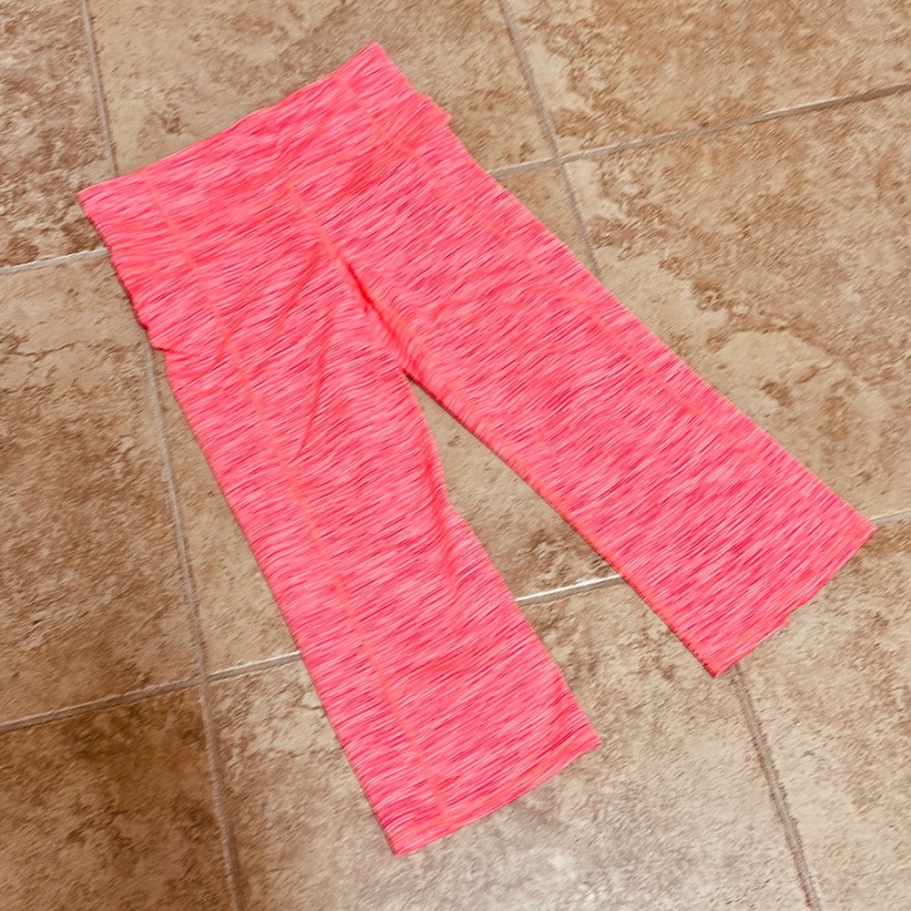 Athleta Womens Leggings Size M Power Up Kick Capris Crop Athletic Workout Coral - Picture 2 of 6